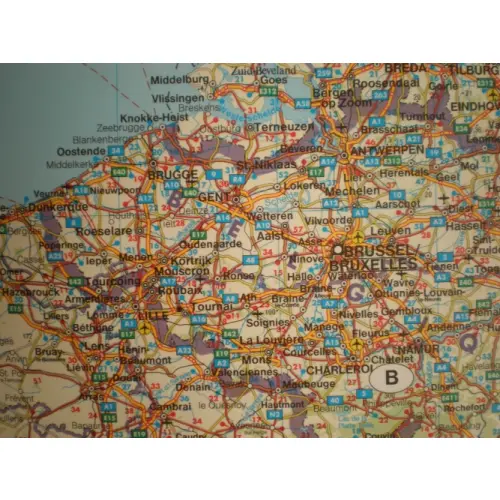 Europa Zachodnia mapa ścienna samochodowa na podkładzie do wpinania 1:2 000 000