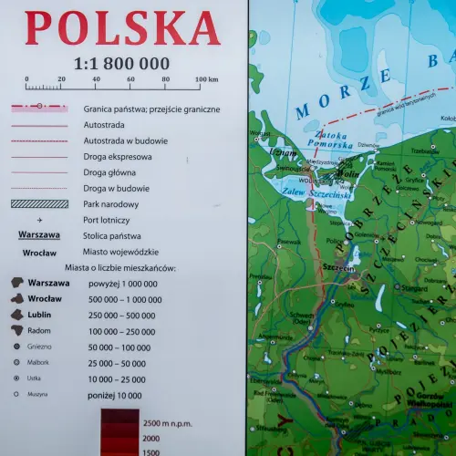 Polska mapa ścienna fizyczna magnetyczna 1:1 800 000